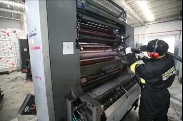 幹冰清洗機在(zài)印刷廠的運用