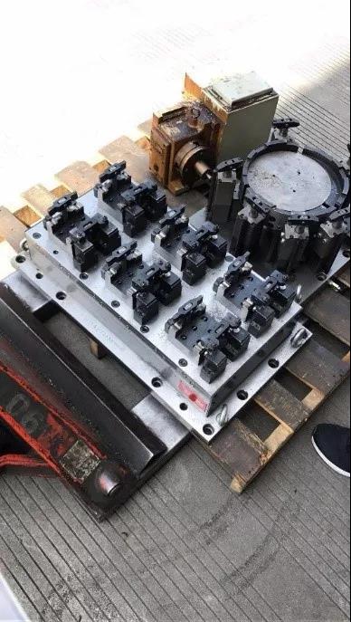 幹冰清洗機在機械(xiè)加工店的清洗