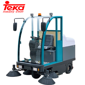 半封閉駕駛式掃地（dì）機2000D